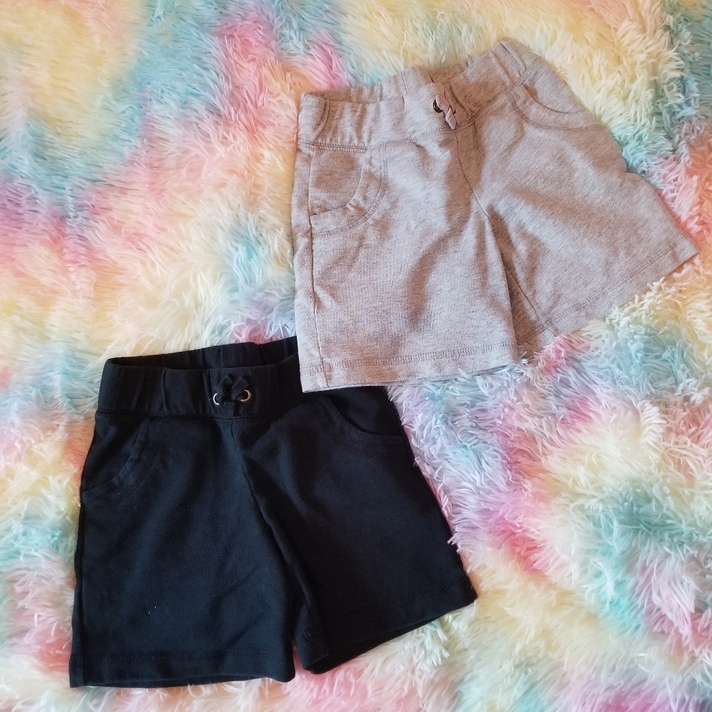 🔴 Little girl 2 pairs of shorts size 6